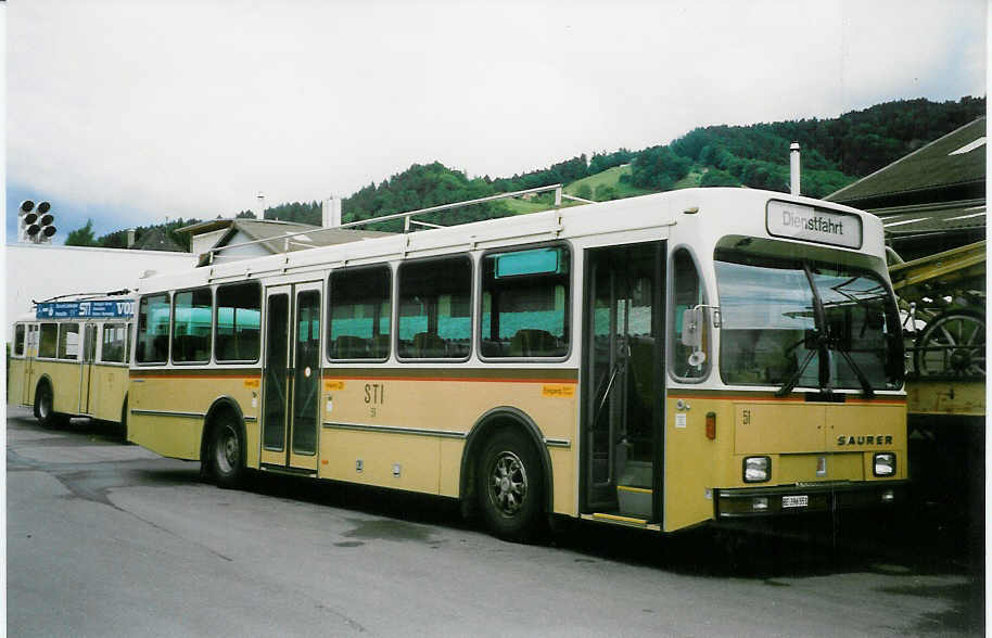 (023'019) - STI Thun - Nr. 51/BE 396'551 - Saurer/R&J am 29. Mai 1998 in Thun, Garage