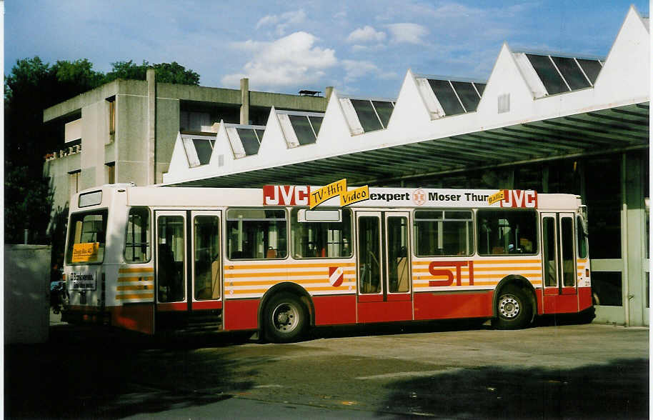 (023'135) - STI Thun - Nr. 21/BE 419'021 - Volvo/R&J (ex SAT Thun Nr. 21) am 4. Juni 1998 in Thun, Garage