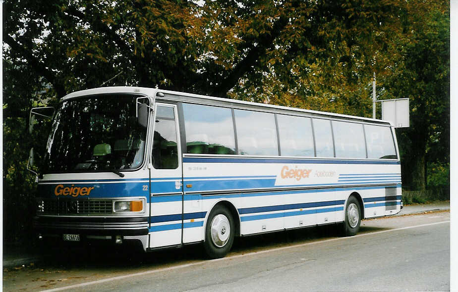 (027'033) - Geiger, Adelboden - Nr. 22/BE 26'616 - Setra am 8. Oktober 1998 beim Bahnhof Olten