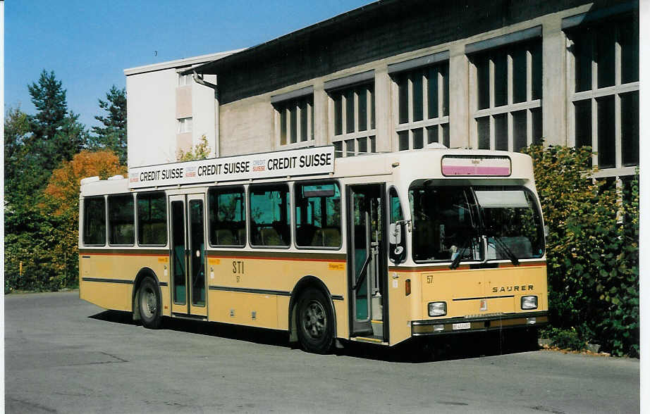 (027'431) - STI Thun - Nr. 57/BE 413'457 - Saurer/R&J am 16. Oktober 1998 in Thun, Garage