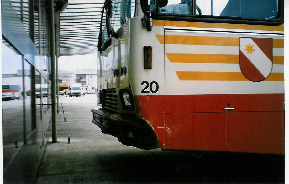 (028'230) - STI Thun - Nr. 20/BE 419'020 - Volvo/Lauber am 12. Dezember 1998 in Thun, Garage (Detailaufnahme)