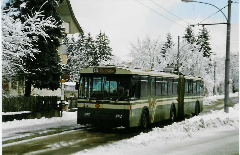 (029'307) - SVB Bern - Nr. 35 - FBW/R&J Gelenktrolleybus am 10. Februar 1999 in Bern, Statthalterstrasse