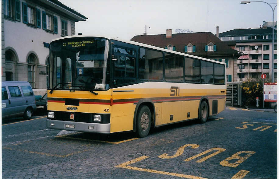 (030'735) - STI Thun - Nr. 42/BE 26'533 - NAW/R&J (ex ATGH Heiligenschwendi Nr. 3) am 9. April 1999 beim Bahnhof Thun