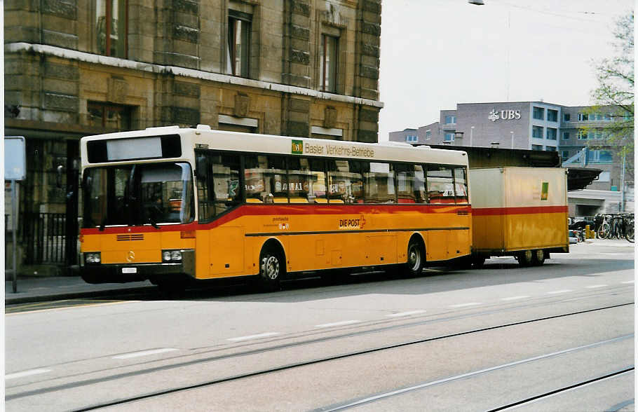 (031'402) - PTT-Regie - P 25'280 - Mercedes am 26. April 1999 beim Bahnhof Basel
