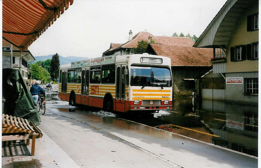 (031'521) - STI Thun - Nr. 30/BE 419'030 - Volvo/R&J (ex SAT Thun Nr. 30) am 16. Mai 1999 in Gwatt, Gwattstrasse