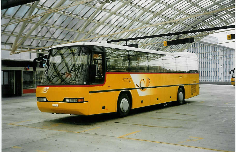 (032'726) - PTT-Regie - P 25'093 - Neoplan am 27. Juni 1999 in Chur, Postautostation