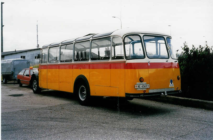 (033'202) - Zwahlen, Cornaux - NE 6569 - Saurer/Lauber am 6. Juli 1999 in Cornaux, Htel du Soleil