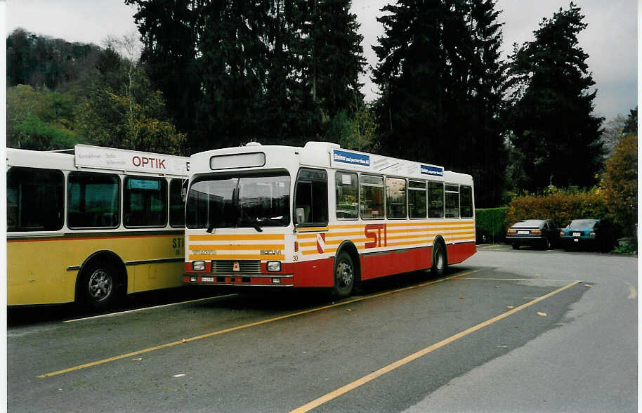 (037'714) - STI Thun - Nr. 30/BE 419'030 - Volvo/R&J (ex SAT Thun Nr. 30) am 11. November 1999 bei der Schifflndte Thun