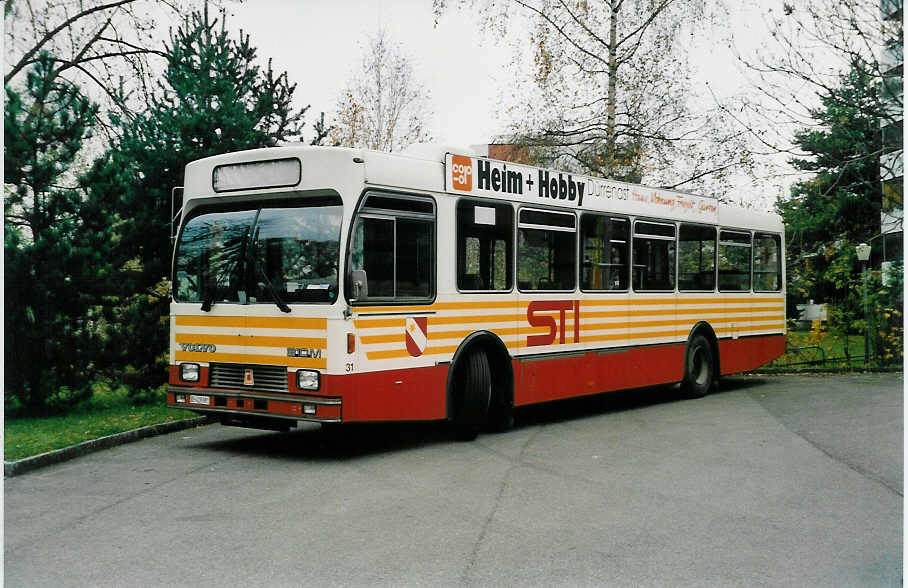 (037'723) - STI Thun - Nr. 31/BE 419'031 - Volvo/R&J (ex SAT Thun Nr. 31) am 16. November 1999 in Thun, Garage