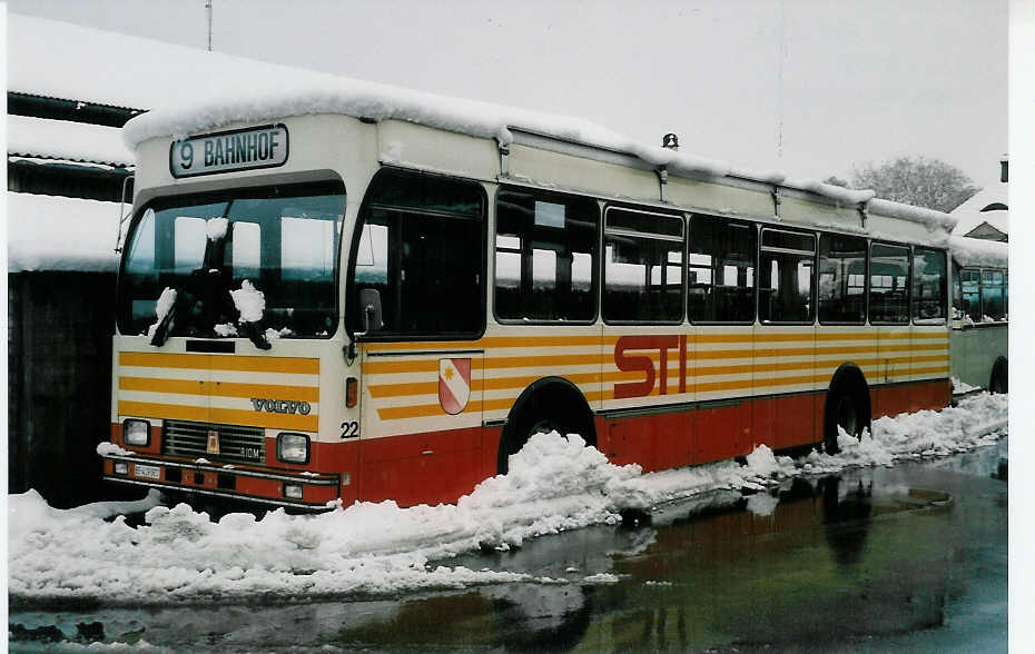 (037'726) - STI Thun - Nr. 22/BE 419'022 - Volvo/R&J (ex SAT Thun Nr. 22) am 19. November 1999 in Thun, Garage