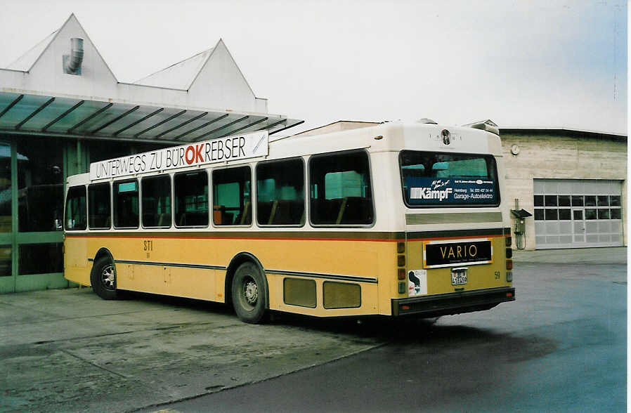 (038'005) - STI Thun - Nr. 59/BE 413'459 - Saurer/R&J am 4. Dezember 1999 in Thun, Garage