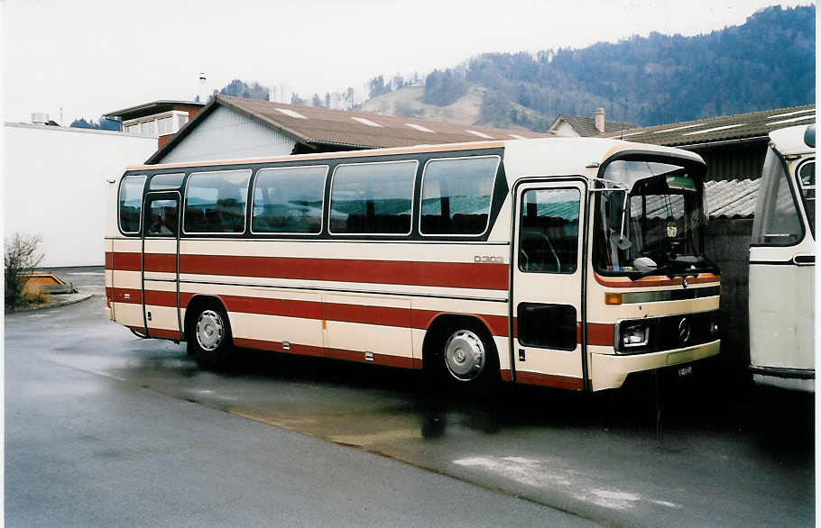 (039'422) - Brunner, Thun - BE 57'224 - Mercedes (ex M+79'539) am 29. Februar 2000 in Thun, Garage STI