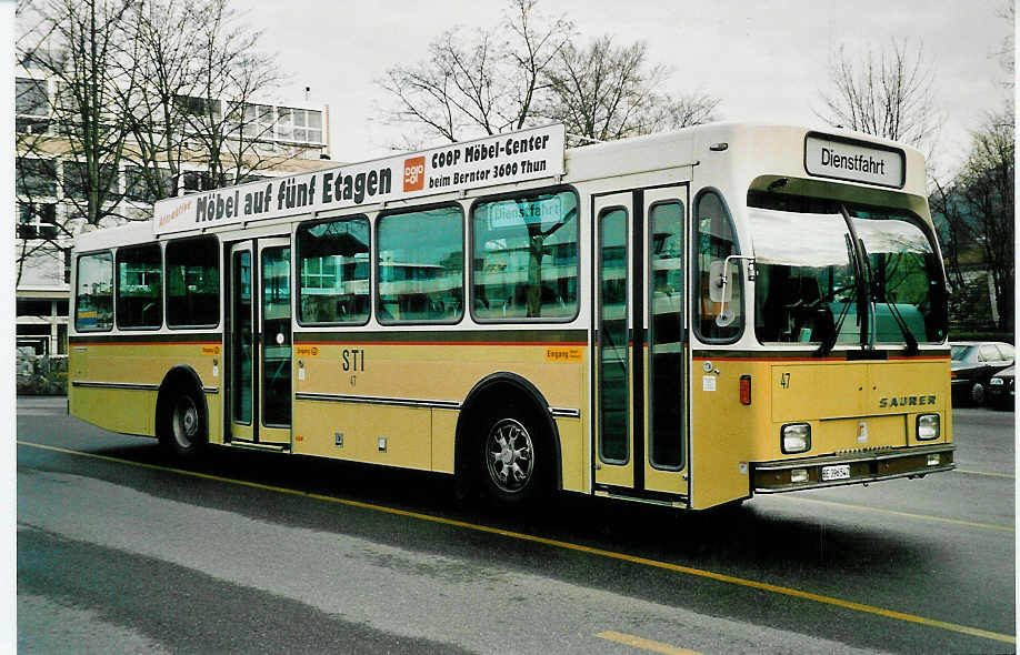 (039'930) - STI Thun - Nr. 47/BE 396'547 - Saurer/R&J am 25. Mrz 2000 bei der Schifflndte Thun