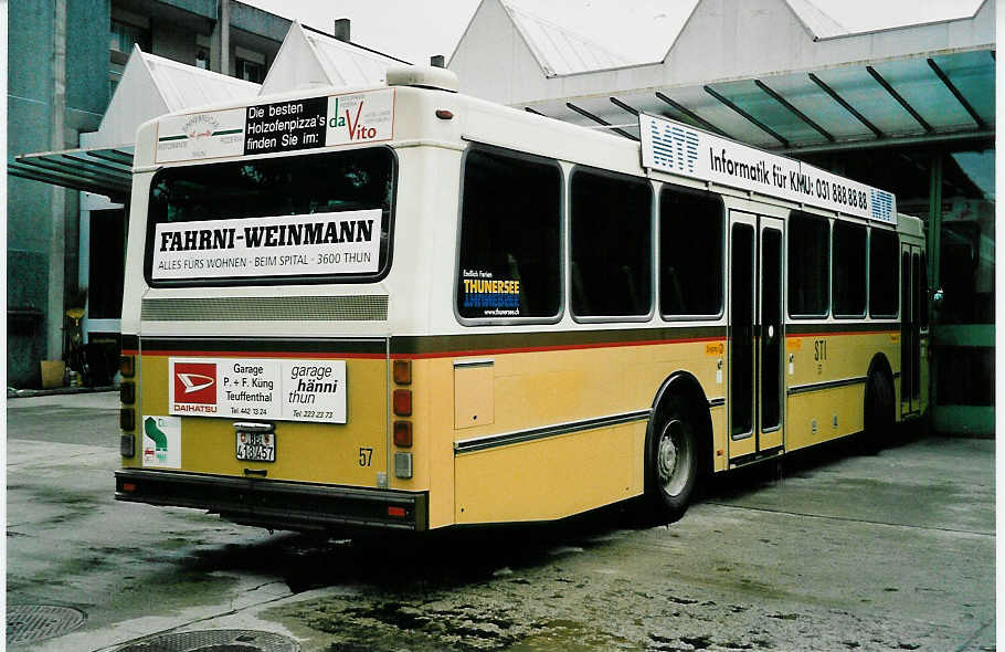 (039'933) - STI Thun - Nr. 57/BE 413'457 - Saurer/R&J am 28. Mrz 2000 in Thun, Garage