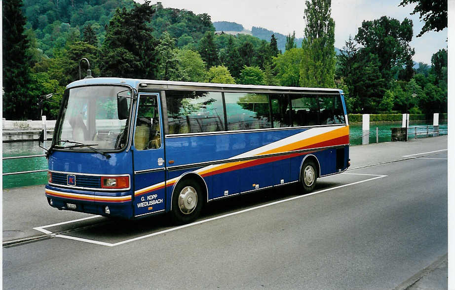 (040'904) - Kopp, Wiedlisbach - BE 303'182 - Setra am 11. Juni 2000 bei der Schifflndte Thun