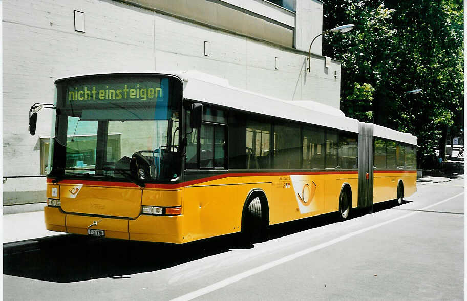 (042'408) - PTT-Regie - P 27'730 - Volvo/Hess am 12. August 2000 in Bern, Postautostation