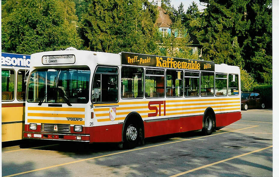 (042'619) - STI Thun - Nr. 26/BE 419'025) - Volvo/R&J (ex SAT Thun Nr. 26) am 17. August 2000 bei der Schifflndte Thun