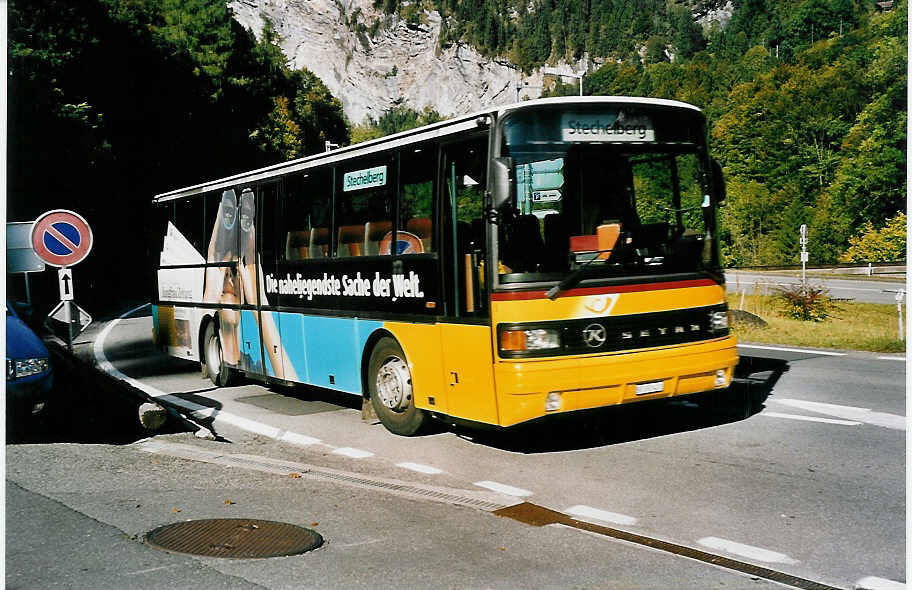 (043'420) - Schmocker, Stechelberg - Nr. 2/BE 393'401 - Setra (ex P 25'045) am 8. Oktober 2000 beim Bahnhof Lauterbrunnen