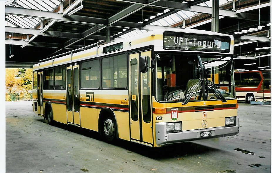 (043'730) - STI Thun - Nr. 62/BE 452'462 - Mercedes/R&J am 9. November 2000 in Thun, Garage