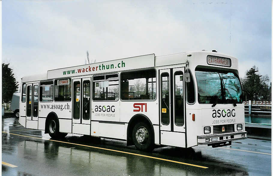 (045'406) - STI Thun - Nr. 27/BE 419'027 - Volvo/R&J (ex SAT Thun Nr. 27) am 17. Mrz 2001 bei der Schifflndte Thun