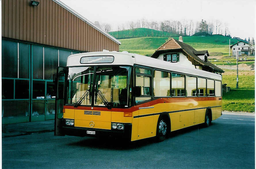 (045'602) - Engeloch, Riggisberg - Nr. 3/BE 447'240 - Mercedes/R&J (ex P 25'304) am 2. April 2001 in Riggisberg, Garage