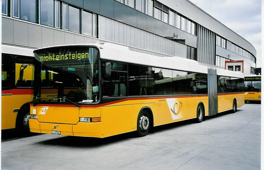 (045'726) - PTT-Regie - P 27'729 - Volvo/Hess am 18. April 2001 in Bern, Postautostation