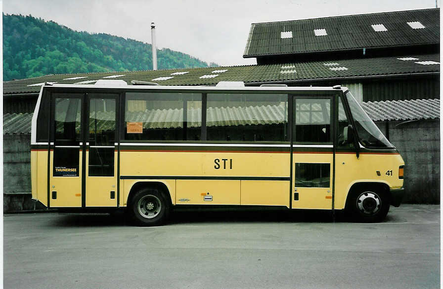 (046'517) - STI Thun - Nr. 41/BE 443'241 - Mercedes/Auwrter am 8. Mai 2001 in Thun, Garage