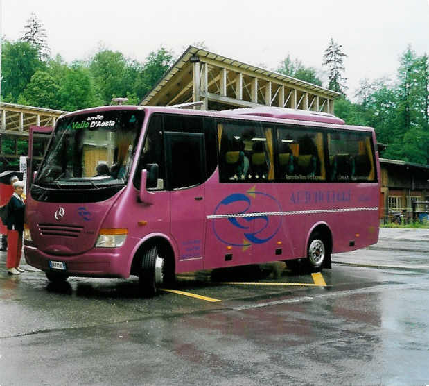 (047'037) - Aus Italien: Smile, Val D'Aosta - BN-721 XK am 10. Juni 2001 in Ballenberg, West