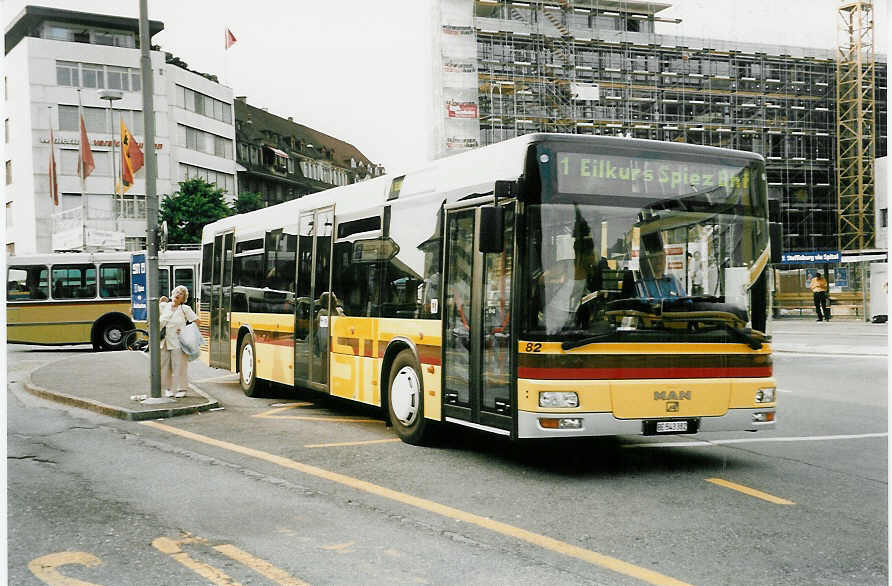 (047'613) - STI Thun - Nr. 82/BE 543'382 - MAN am 5. Juli 2001 beim Bahnhof Thun