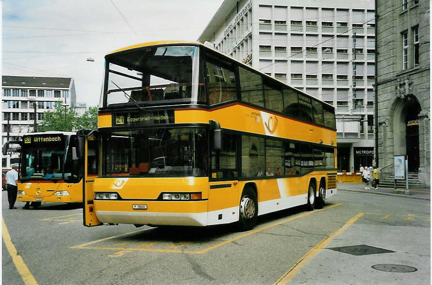 (047'719) - PTT-Regie - P 28'000 - Neoplan am 10. Juli 2001 beim Bahnhof St. Gallen