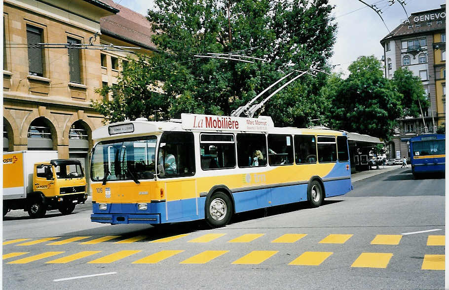 (048'914) - TC La Chaux-de-Fonds - Nr. 105 - FBW/Hess-Haag am 7. August 2001 beim Bahnhof La Chaux-de-Fonds