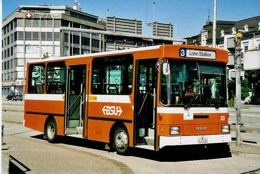 (049'008) - BSU Solothurn - Nr. 23/SO 121'520 - NAW/Hess (ex RBS Worblaufen Nr. 23) am 12. August 2001 beim Hauptbahnhof Solothurn