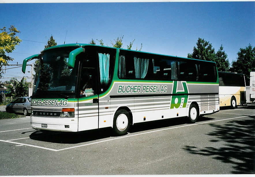 (049'024) - Bucher, Luzern - LU 15'563 - Setra am 14. August 2001 in Thun, Seestrasse