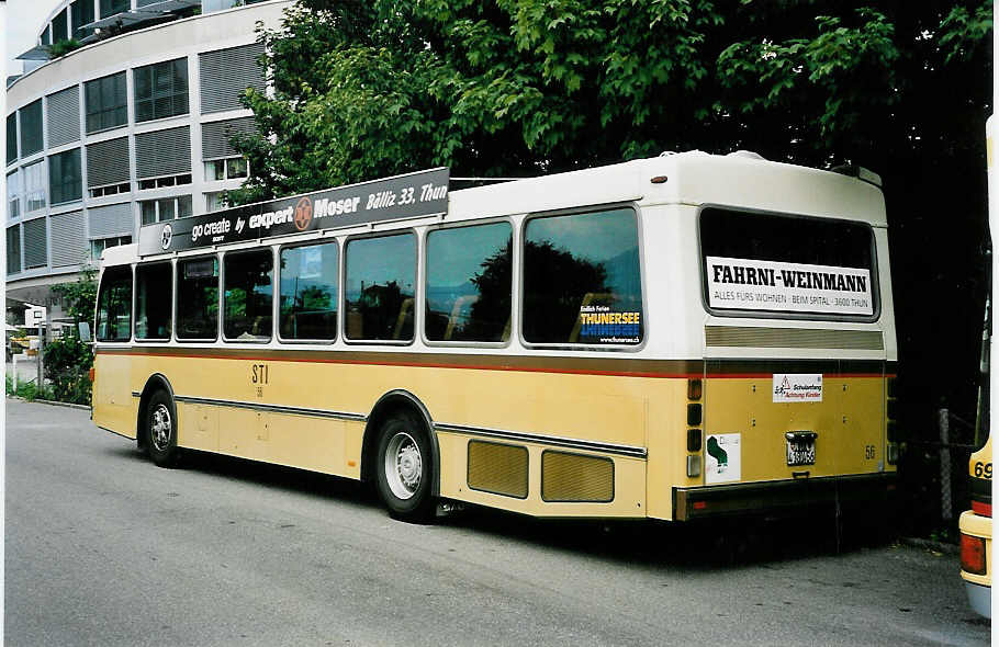 (049'026) - STI Thun - Nr. 56/BE 413'456 - Saurer/R&J am 16. August 2001 bei der Schifflndte Thun