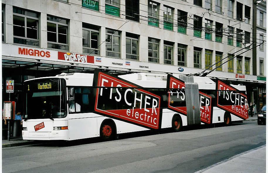 (049'927) - VB Biel - Nr. 87 - NAW/Hess Gelenktrolleybus am 1. Oktober 2001 in Biel, Guisanplatz