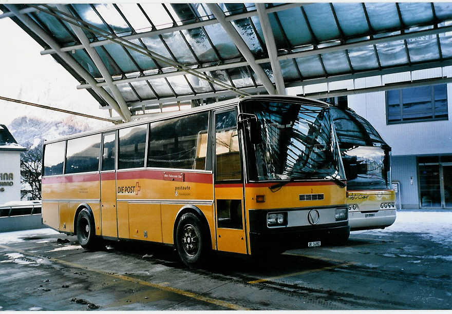 (051'006) - Gruber, Tiefencastel - Nr. 4/GR 14'982 - Vetter am 27. Dezember 2001 in Chur, Postautostation