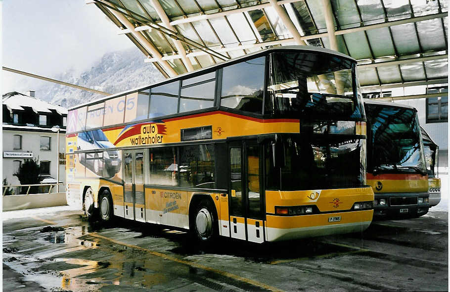 (051'029) - PTT-Regie - P 27'805 - Neoplan am 27. Dezember 2001 in Chur, Postautostation