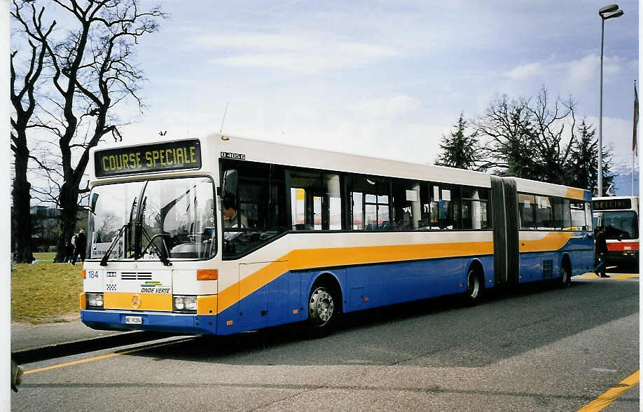 (052'325) - TC La Chaux-de-Fonds - Nr. 184/NE 91'284 - Mercedes am 17. Mrz 2002 in Genve, Palexpo (Einsatz TPG)