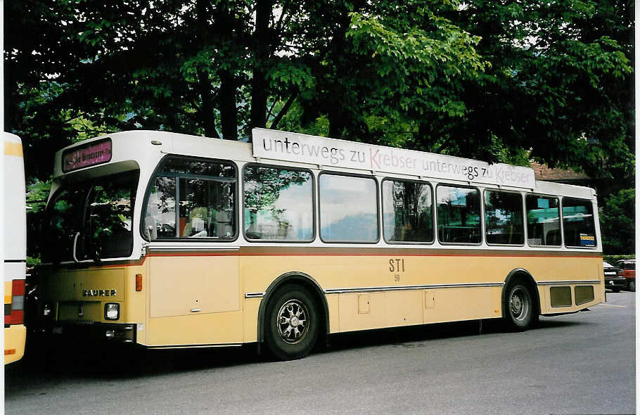 (053'615) - STI Thun - Nr. 59/BE 413'459 - Saurer/R&J am 3. Juni 2002 bei der Schifflndte Thun