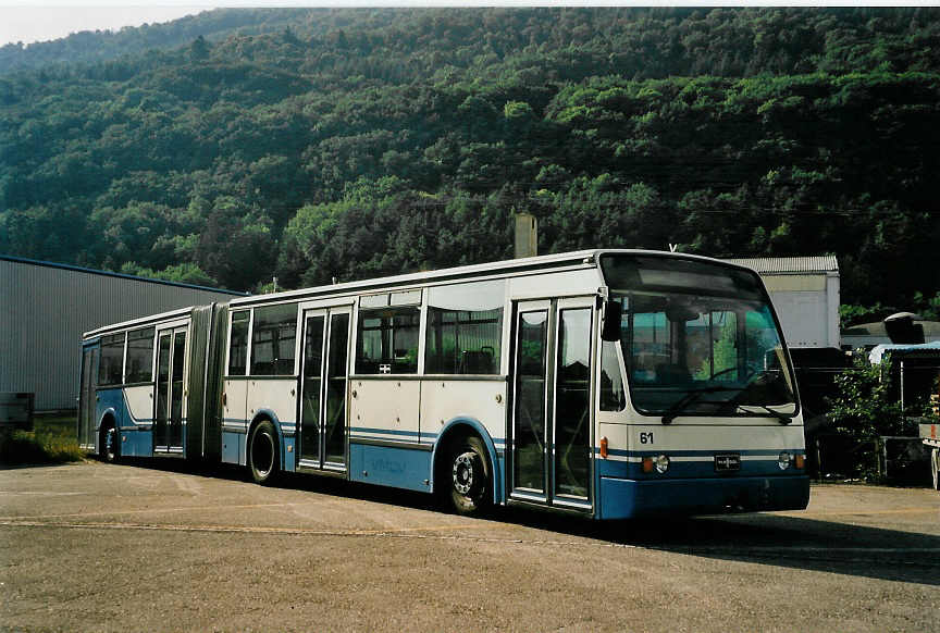 (054'206) - VMCV Clarens - Nr. 61 - Van Hool am 22. Juni 2002 in Biel, Rattinbus