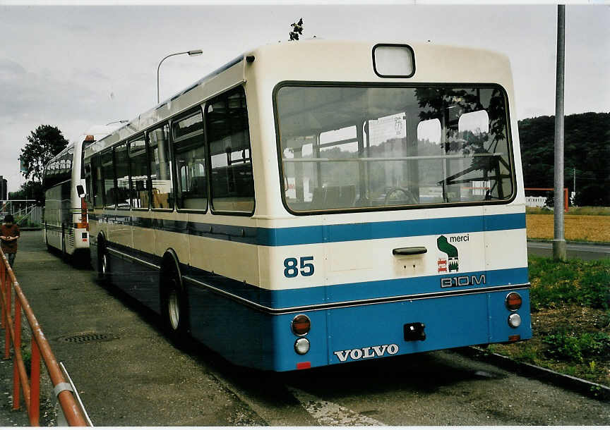 (054'435) - VMCV Clarens - Nr. 85 - volvo/Lauber am 15. Juli 2002 in Biel, Rattinbus