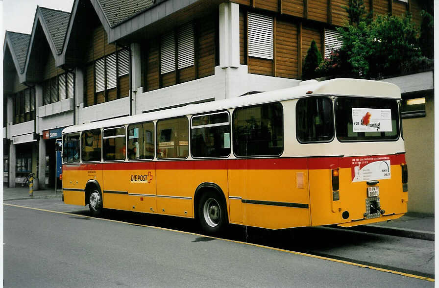 (054'509) - Dillier, Sarnen - Nr. 4/OW 10'001 - MAN am 22. Juli 2002 beim Bahnhof Sarnen