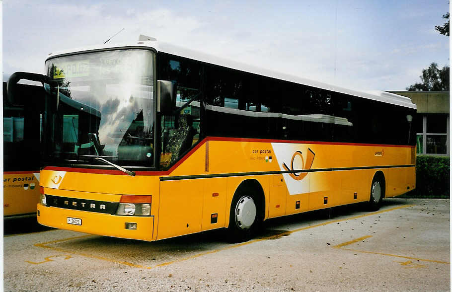 (055'523) - PTT-Regie - P 26'022 - Setra am 25. August 2002 in Yverdon, Garage