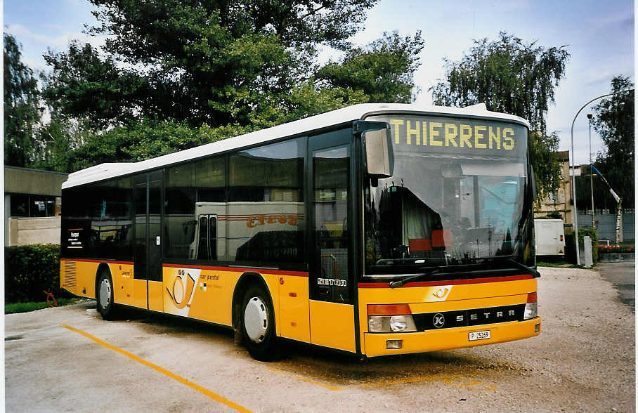 (055'525) - PTT-Regie - P 25'269 - Setra am 25. August 2002 in Yverdon, Garage