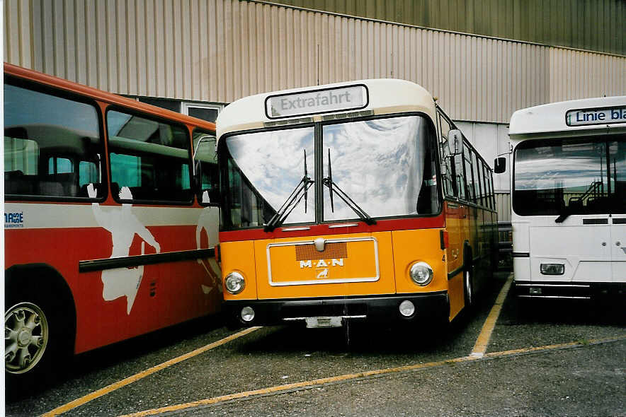 (055'822) - Dillier, Sarnen - Nr. 4 - MAN am 31. August 2002 in Biel, Rattinbus