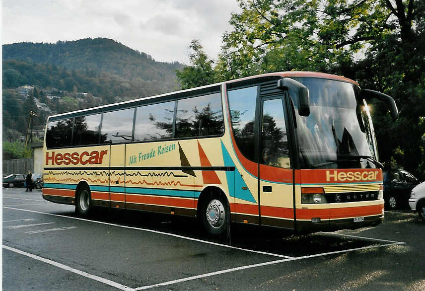 (056'035) - Hesscar, Bachenblach - ZH 81'724 - Setra am 20. September 2002 in Thun, Seestrasse