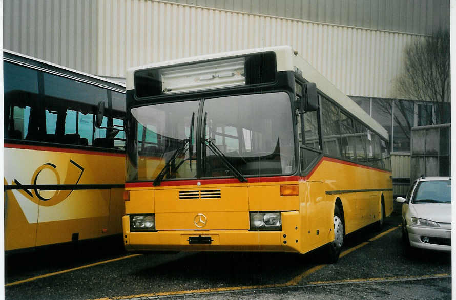 (057'911) - Bucheli, Kriens - Nr. 28 - Mercedes am 27. Dezember 2002 in Biel, Rattinbus