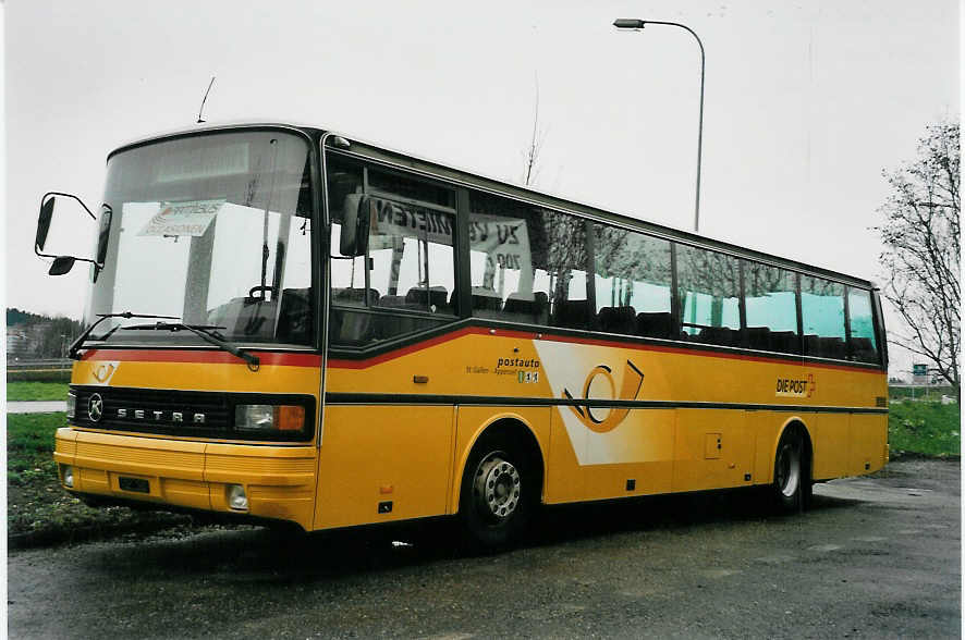 (057'934) - PTT-Regie - P 25'003 - Setra am 29. Dezember 2002 in Biel, Rattinbus