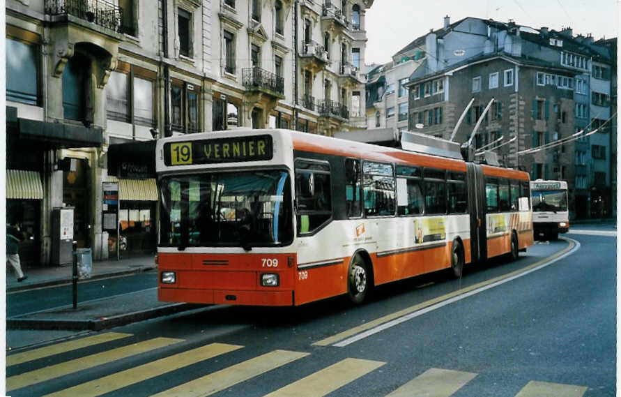 (058'316) - TPG Genve - Nr. 709 - NAW/Hess Gelenktrolleybus am 1. Januar 2003 in Genve, Coutance