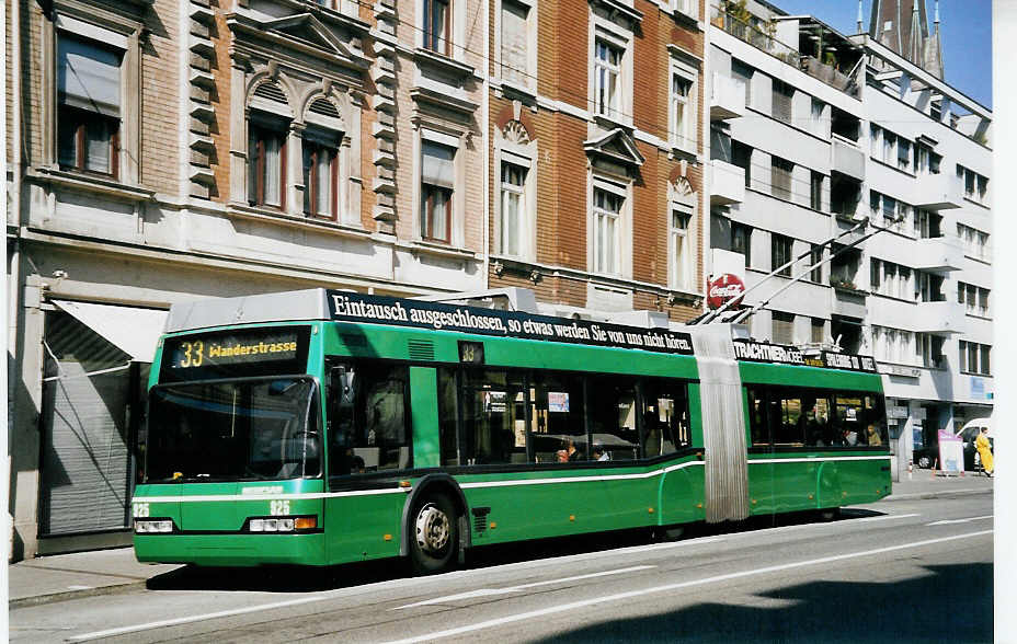 (059'932) - BVB Basel - Nr. 925 - Neoplan Gelenktrolleybus am 19. April 2003 in Basel, Feldbergstrasse